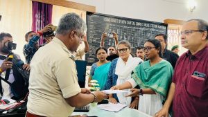 ৪৮ ঘন্টার মাথায় প্রদেশ তৃণমূল কংগ্রেস কার্যালয় ভাঙচুরের ঘটনায় জড়িতদের শাস্তির দাবিতে বঙ্গ নেতৃত্বদের উপস্থিতিতে এফআইআর দায়ের