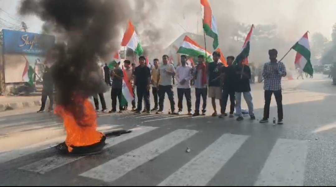 অনুপ্রবেশ বন্ধের দাবিতে অরাজনৈতিক মঞ্চ ও নাগরিক সমাজের ডাকা ২৪ ঘন্টার বনধের প্রভাব আংশিক, সকাল থেকে পিকেটিং শুরু