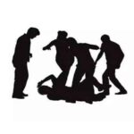 চোর সন্দেহে এক যুবককে আটক করে গণধোলাই দিল স্থানীয়রা