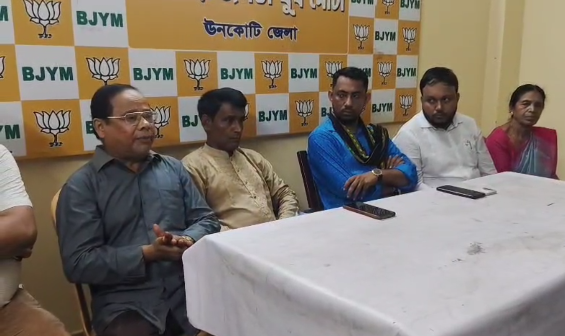 কংগ্রেস বিধায়ক বিরজিত সিনহার বিরুদ্ধে বিজেপি ও যুব মোর্চার নেতাদের ক্ষোভ প্রকাশ