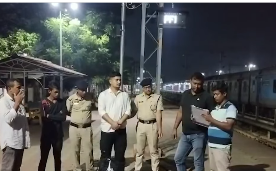 আগরতলা রেলওয়ে স্টেশনে গাঁজা সহ এক যুবক গ্রেফতার