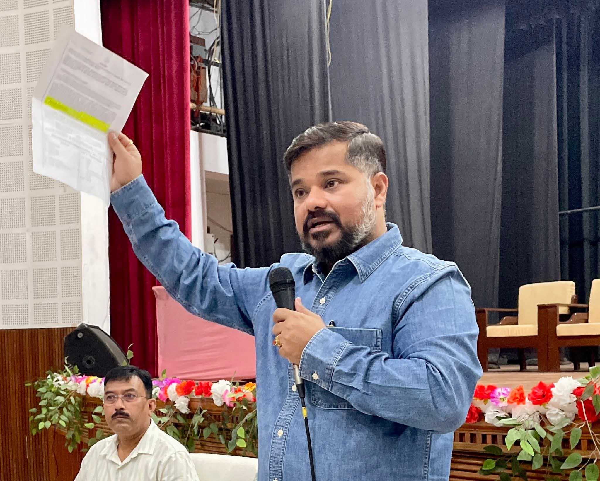 এনএইচ–৮ চার লেন প্রকল্পে গতি আনতে রাণীরবাজারে গুরুত্বপূর্ণ বৈঠক, উপস্থিত মন্ত্রী সুশান্ত চৌধুরী