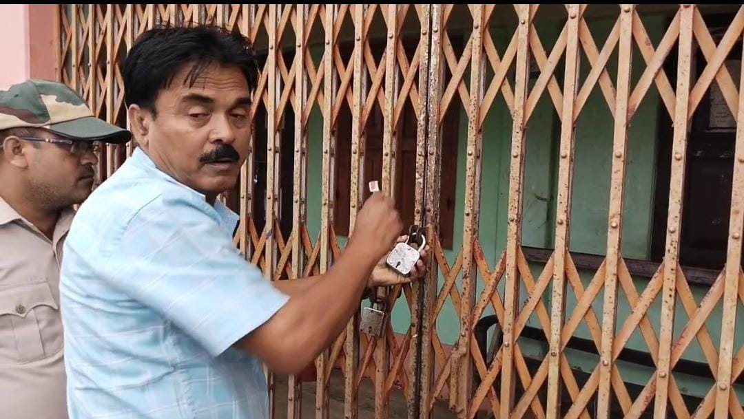 ধর্মনগরে শ্রমিক গোষ্ঠীদ্বন্দ্বে প্রশাসনের কড়া পদক্ষেপ, অনির্দিষ্টকালের জন্য তালাবন্ধ ভারতীয় মজদুর সংঘের অফিস