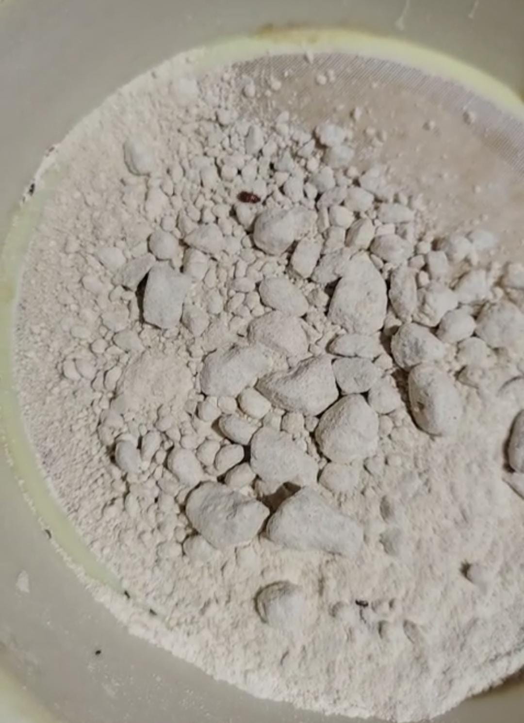 উপ্তাখালির ন্যায্য মূল্যের দোকানে পচা চাল ও নষ্ট ডাল, খাদ্য দফতরের কর্মকর্তার আচরণে ক্ষোভ