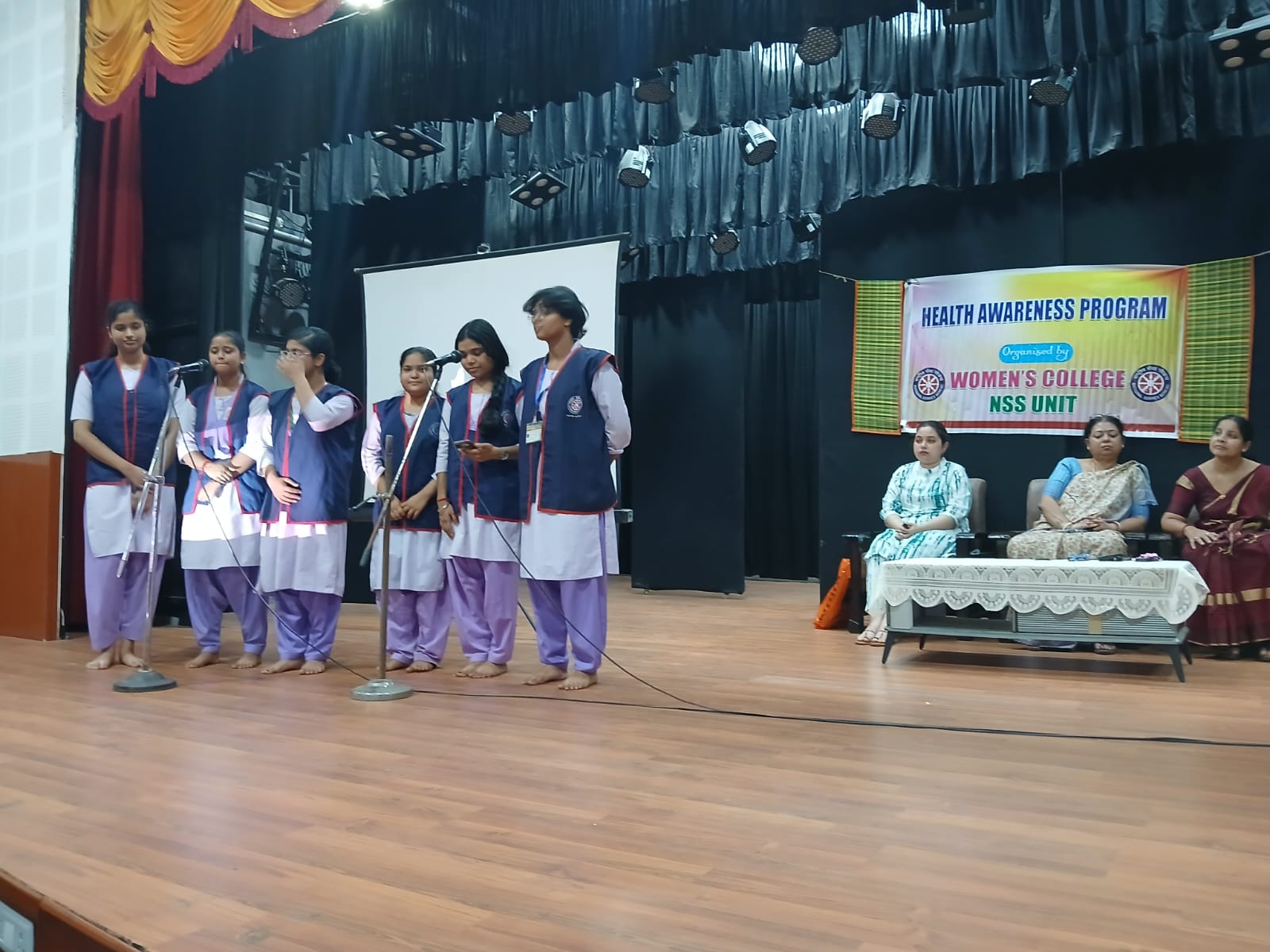 উইমেন্স কলেজে এনএসএস ইউনিটের উদ্যোগে স্বাস্থ্য সচেতনতামূলক কর্মসূচি অনুষ্ঠিত