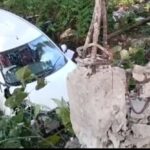 ব্রিজের রেলিং ভেঙে নিচে পড়ল বিলাসবহুল গাড়ি