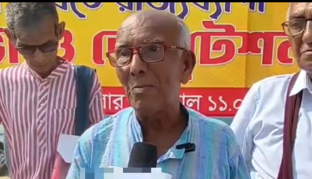 মুখ্যমন্ত্রীর উদ্দেশে অবসরপ্রাপ্ত কর্মচারীদের ৮ দফা দাবি সম্বলিত স্মারকলিপি