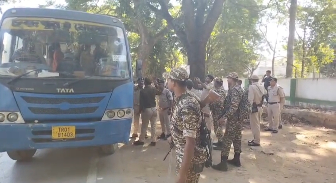 ত্রিপুরায় একাধিক এলাকায় জন্মসনদ নিয়ে হয়রানির অভিযোগ, প্রতিবাদে চারঘন্টার গণঅবস্থান তৃণমূল কংগ্রেসের