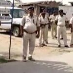 বিহারের নওয়াদায় ভোটকেন্দ্রের কাছে বিভিন্ন রাজনৈতিক দলের সমর্থকদের মধ্যে সংঘর্ষ