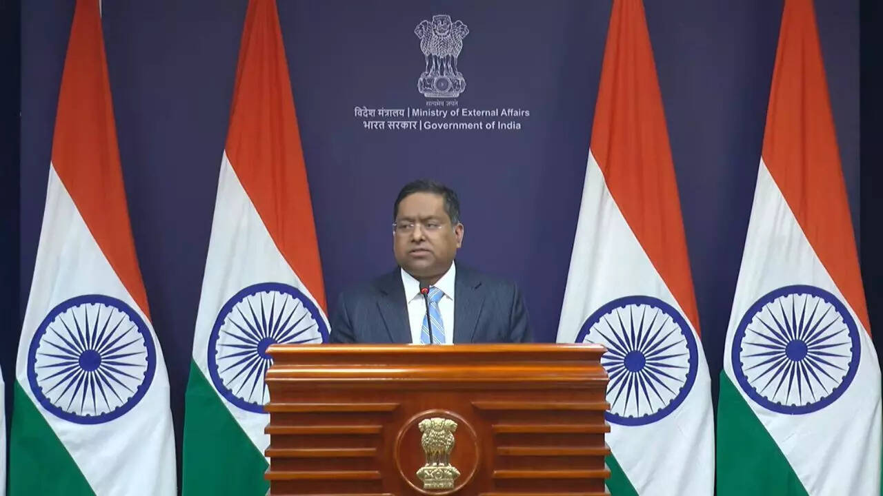 চীনে ভারতীয় যাত্রীকে আটক– নয়াদিল্লির কড়া প্রতিক্রিয়া; ট্রানজিট যাত্রায় সতর্ক থাকার পরামর্শ