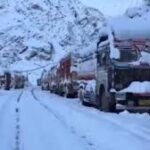 শীতলতা ও দূষণে রাজধানী বিপর্যস্ত, লেহ-মানালি সড়ক বন্ধ