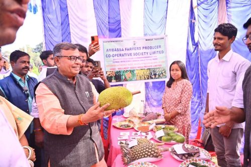 কৃষকদের জীবনমান উন্নয়নে রাজ্য ও কেন্দ্র সরকার অটলভাবে কাজ করে চলেছে: কৃষি মন্ত্রী