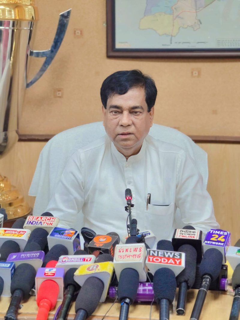 আগরতলা শহরকে স্বচ্ছ নির্মল আবর্জনা মুক্ত রাখতে শহরের প্রতিটি ক্লাবকে জড়িত করার উদ্দেশ্যে মুখ্যমন্ত্রী স্বচ্ছতা পুরস্কারের ঘোষণা দিল পুর নিগম