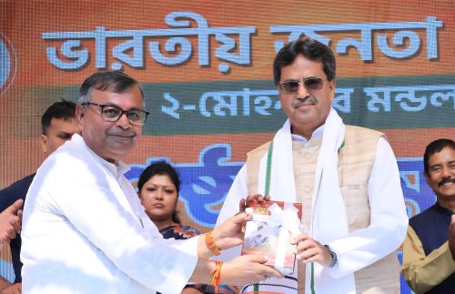 কমিউনিস্টরা বাধ্য হয়ে মুখোশ পরে গণতন্ত্রের বুলি আওড়ান: মুখ্যমন্ত্রী