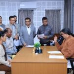 সাহায্য প্রত্যাশীদের চিকিৎসা সহায়তা, ভাতা, চলন সামগ্রীর ব্যবস্থা করে দিলেন মুখ্যমন্ত্রী