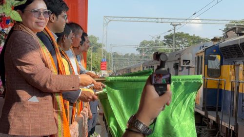 আঞ্চলিক রেল পরিষেবাকে উন্নত করার লক্ষ্যে পেঁচারথল রেলওয়ে স্টেশনে আগরতলা শিলচর আগরতলা এক্সপ্রেসের নতুন স্টপেজের সূচনা