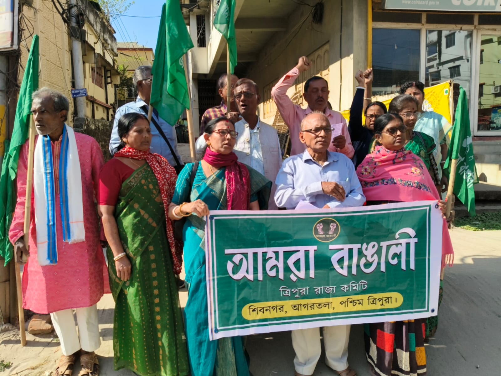 ওড়িষ্যায় বাঙালি বসতিতে হামলা, প্রতিবাদে…