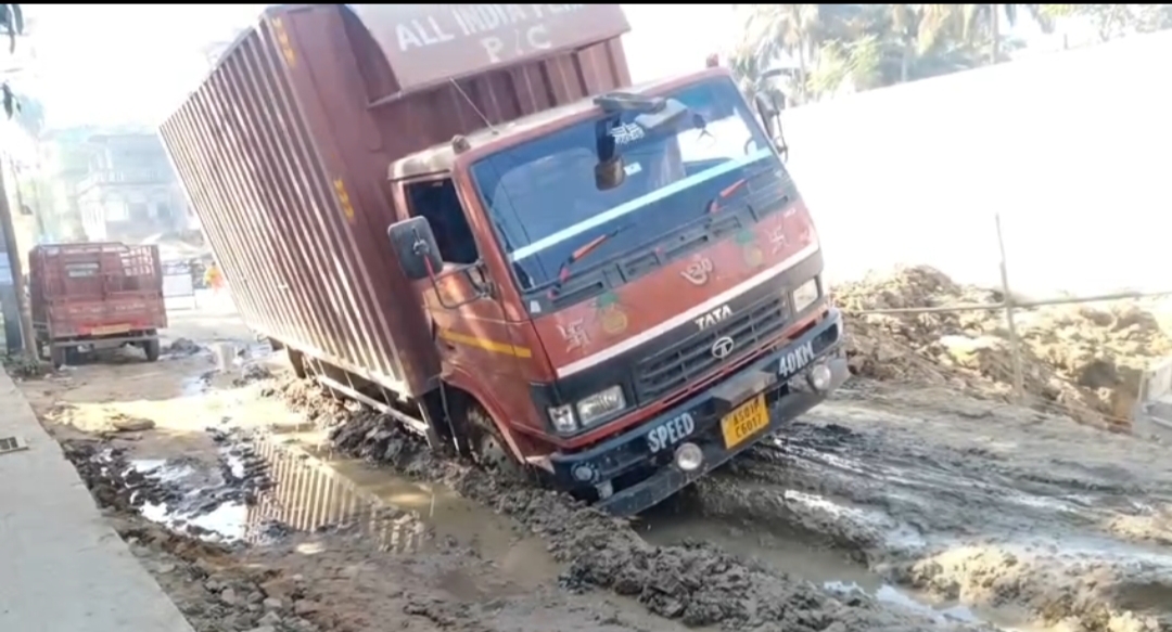 আগরতলা পুরাতন জেল রোডের রাস্তা বেহাল অবস্থা, ক্ষুব্ধ এলাকাবাসী