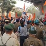 বাংলাদেশে হিন্দু নির্যাতন ও দীপু চন্দ্র দাস হত্যার প্রতিবাদে বিশ্ব হিন্দু পরিষদ ও বজরং দলের বিক্ষোভ, মিছিল ঘিরে উত্তেজনা