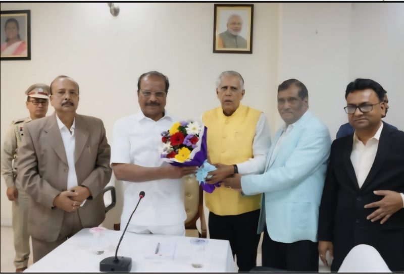 শিল্প সংস্থা, ব্যবসায়িক প্রতিষ্ঠান, প্রবীণ নাগরিক এবং পেনশনারদের সঙ্গে রাজ্যপালের বৈঠক অনুষ্ঠিত