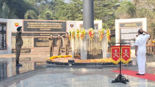 বিজয় দিবস উপলক্ষ্যে এলবার্ট এক্কা যুদ্ধ স্মৃতিসৌধে রাজ্যপালের শ্রদ্ধা জ্ঞাপন