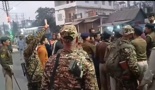 বামেদের সভায় দুষ্কৃতীদের হামলা, ইট-পাটকেল ও ভাঙচুরে উত্তপ্ত আখাউড়া রোড, অভিযোগ শাসক দলের বিরুদ্ধে