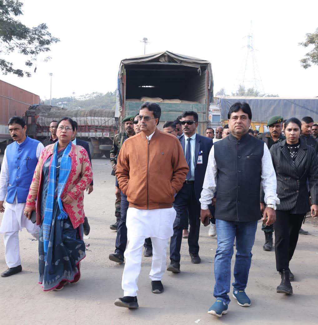 উত্তরজেলা সফরকালে সীমান্ত পরিকাঠামো পরিদর্শন মুখ্যমন্ত্রীর