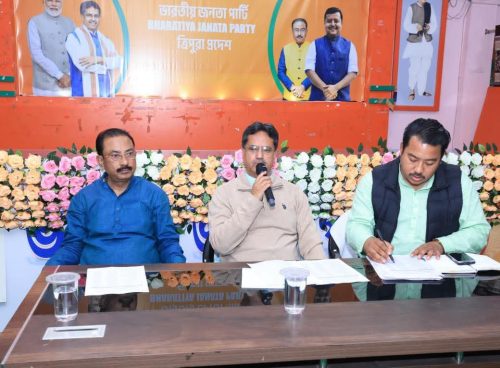 এডিসিতে ২৮টি আসনে লড়াইয়ের লক্ষ্যে সাংগঠনিক বৈঠকে মুখ্যমন্ত্রী