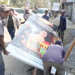 শহরের অবৈধ ফ্লেক্স ও ফেস্টুন তুলে নিল পুর নিগম