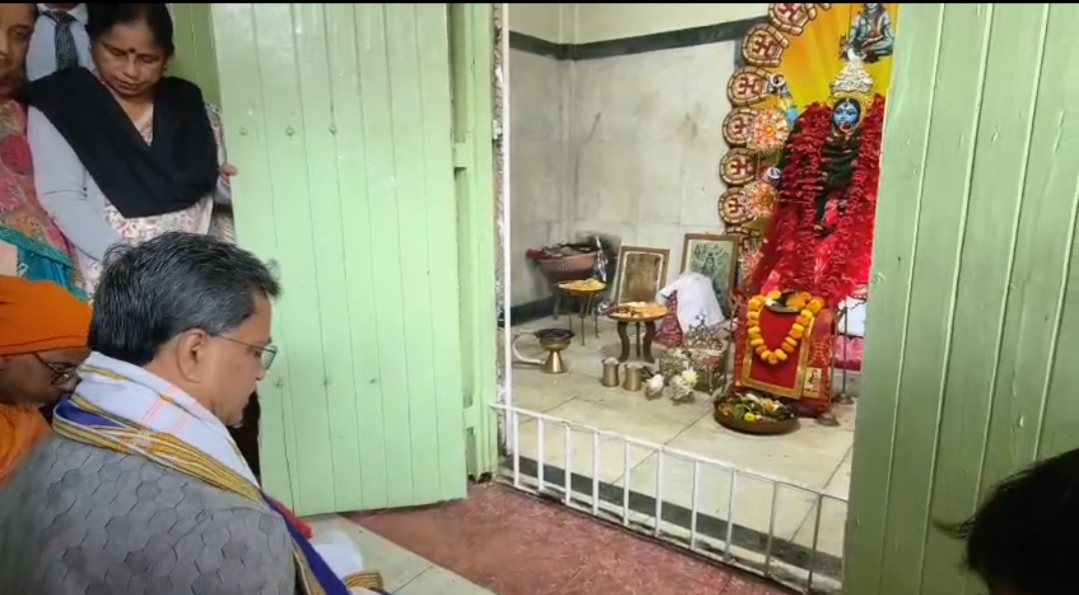 জন্মদিনে মেলারমাঠ কালী মন্দিরে পূজা দেন মুখ্যমন্ত্রী