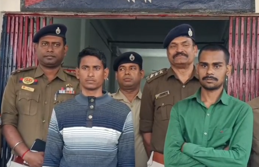 আগরতলা রেল স্টেশন থেকে অস্ত্র ও নিষিদ্ধ কফ সিরাপসহ বিহারের দুই যুবক আটক