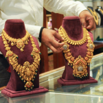 ডলারের জোরে সোনা-রুপোর দাম কমল, মুনাফা তোলায় চাপ বাজারে