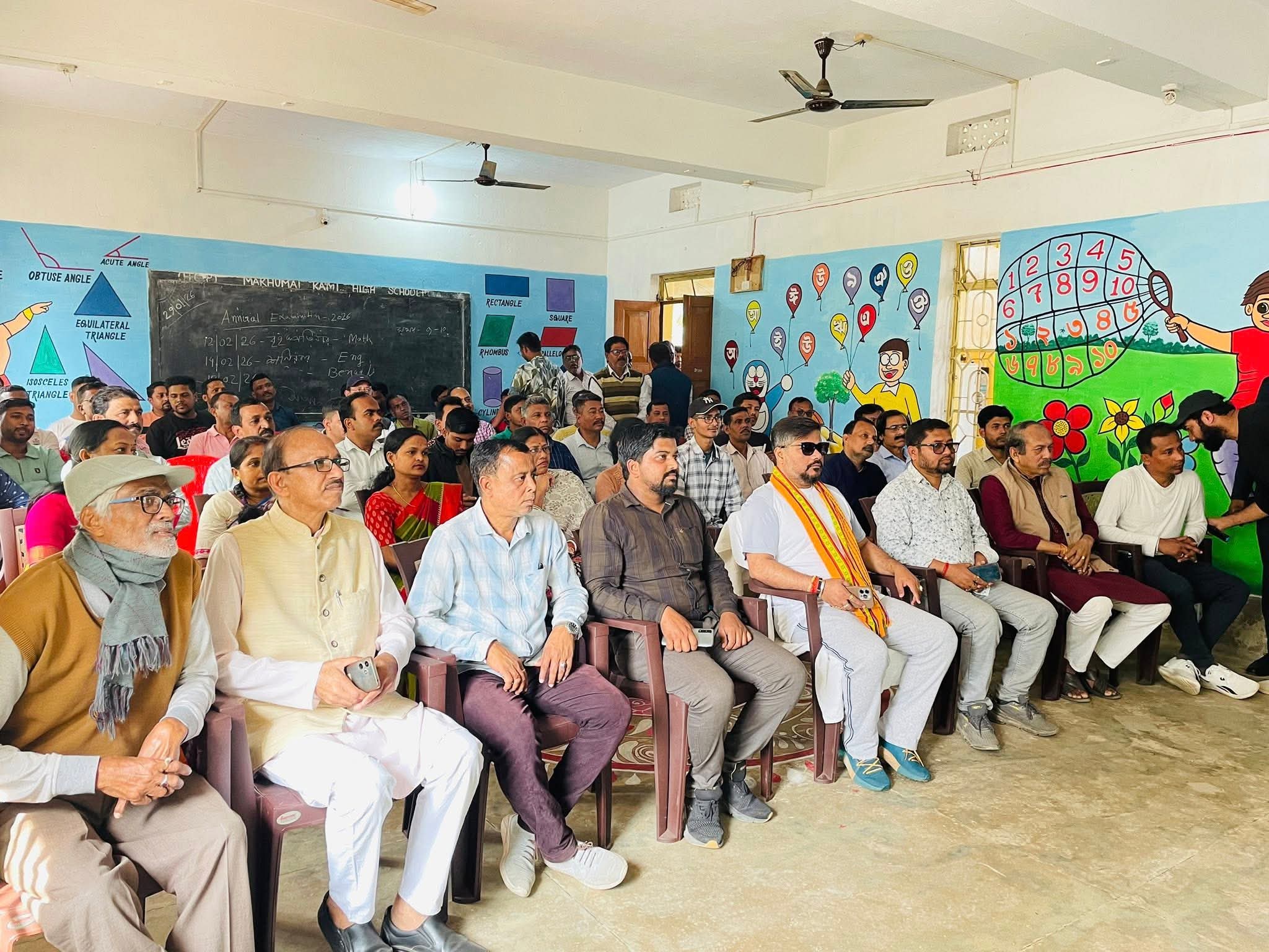 মজলিশপুরে বাজেট অধিবেশন প্রত্যক্ষ করলেন মন্ত্রী সুশান্ত চৌধুরী