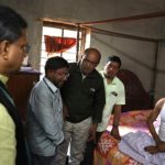 অসুস্থ কর্পোরেটরের খোঁজ নিতে বাড়িতে মুখ্যমন্ত্রী, চিকিৎসক হিসেবেও দিলেন পরামর্শ