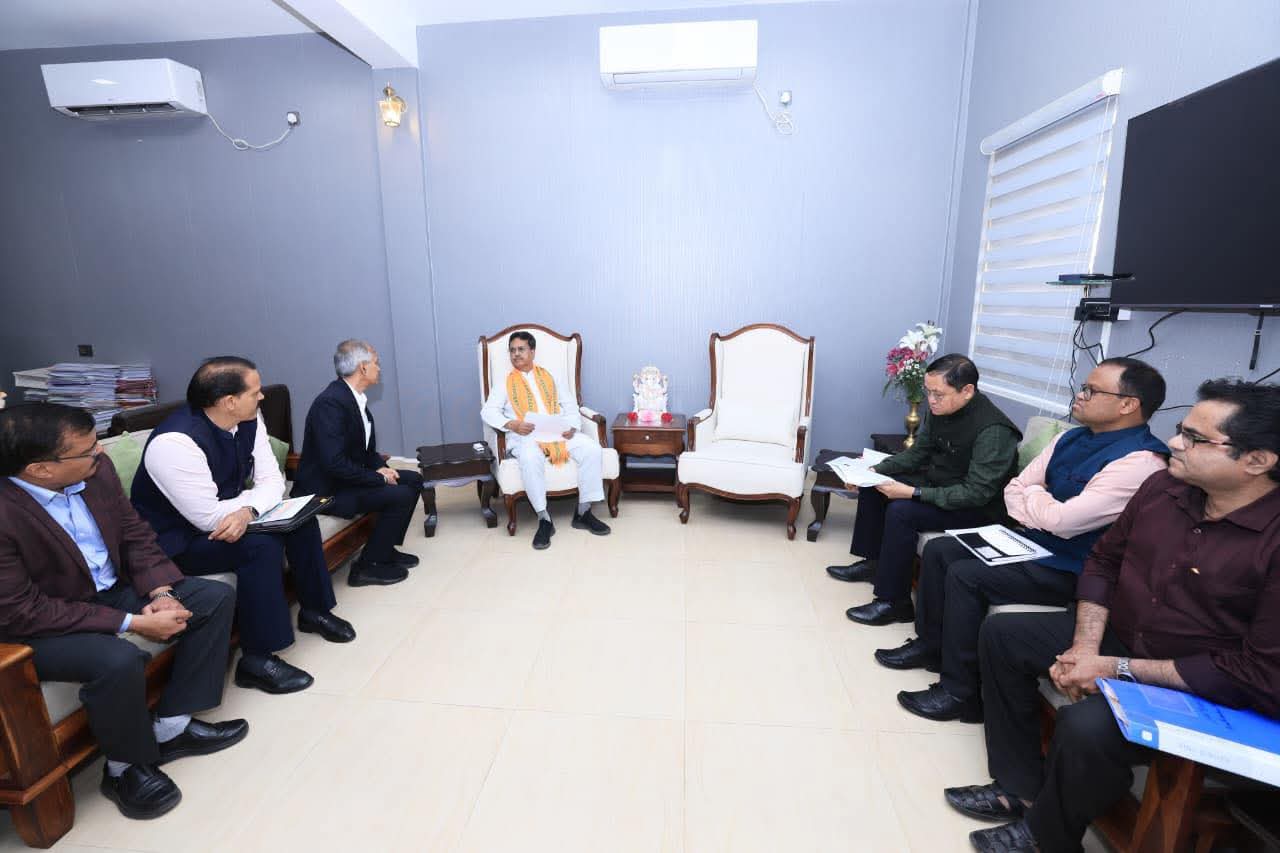 কৈলাসহর বিমানবন্দর পুনরুজ্জীবনে এএআই আধিকারিকদের সঙ্গে মুখ্যমন্ত্রীর পর্যালোচনা বৈঠক