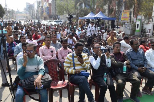 নিরাপত্তা সহ ১১ দফা দাবিতে আগরতলায় সাংবাদিকদের তিন ঘণ্টার গণঅবস্থান ও প্রতিবাদ সভা