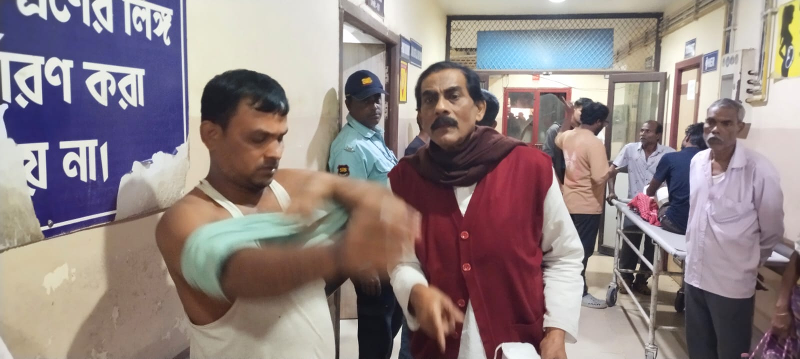 ধর্মঘটের সমর্থনে মিছিলে অংশ নেওয়ার অপরাধে যুব নেতার ওপর হামলা, হাসপাতালে ভর্তি