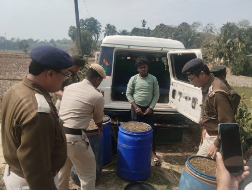 বারখলা গ্রামে পুলিশের অভিযান, বোলেরো গাড়ি সহ চারটি ড্রামে ১৩৮ কেজি গাঁজা উদ্ধার , আটক এক, চালক পলাতক