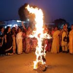 এআই সামিটে যুব কংগ্রেসের জামা খুলে প্রদর্শনী, আগরতলায় কংগ্রেস ভবনের সামনে রাহুলের কুশপুত্তলিকা পুড়িয়ে বিক্ষোভ বিজেপি মহিলা মোর্চার