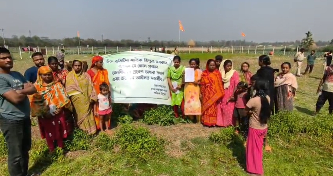 জয়পুর দক্ষিণপাড়ায় উচ্ছেদকৃত ১৯ পরিবার পুনর্বাসনের দাবিতে আন্দোলন, এলাকায় উত্তেজনা