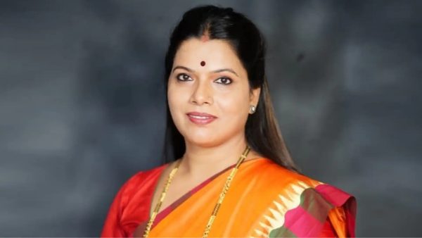 মুম্বই পুরমেয়র পদে মহাযুতির প্রার্থী বিজেপির ঋতু তাওড়ে, উপ-মেয়র শিবসেনার সঞ্জয় শঙ্কর ঘাড়ি