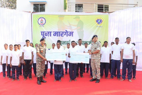 রাষ্ট্রপতি মুর্মুর বাস্তার সফরের মধ্যেই ছত্তীসগড়ের বিজাপুরে ৩০ মাওবাদীর আত্মসমর্পণ