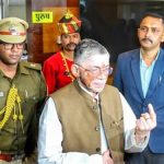 ঝাড়খণ্ড পুরসভা নির্বাচন: রাজ্যপাল, সাংসদ ও মন্ত্রীরা ভোট দিলেন; গণতান্ত্রিক অংশগ্রহণে আহ্বান