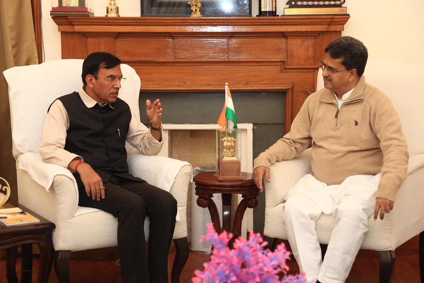 কেন্দ্রীয় মন্ত্রী ডঃ মনসুখ মান্ডভিয়ার সঙ্গে সাক্ষাৎ মুখ্যমন্ত্রীর