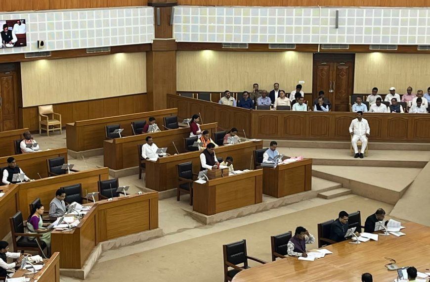 সমগ্রশিক্ষার শিক্ষকদের নিয়মিতকরণ ও চুক্তিভিত্তিক শিক্ষকদের নিয়মিতকরণের দাবি বিধানসভায়