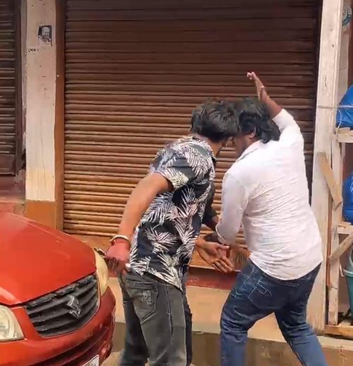 চড়িলাম বাজারে প্রকাশ্যে অস্ত্রের ঝলকানি, ফেন্সিডিল বোঝাই গাড়ি লুট  আহত একাধিক