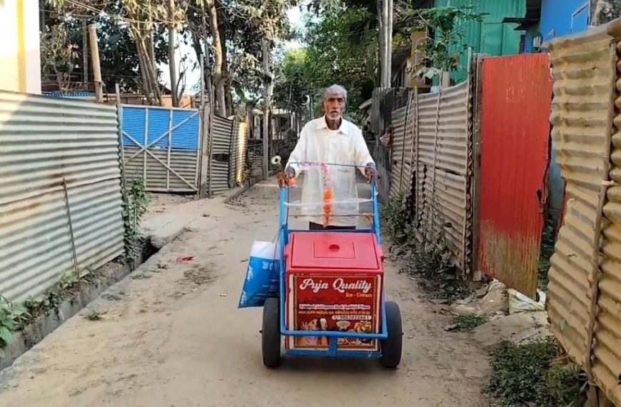 সরকারি ভাতা মেলেনি, বৃদ্ধ বয়সে বিশালগড়ের নৃপেন্দ্র চন্দ্র সাহার আইসক্রিম বিক্রিই ভরসা