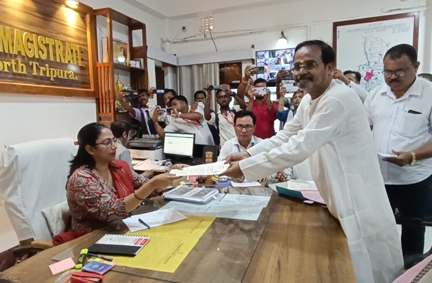 ধর্মনগরে কংগ্রেসের শক্তি প্রদর্শন, বর্ণাঢ্য মিছিলে মনোনয়ন জমা দিলেন চয়ন ভট্টাচার্য