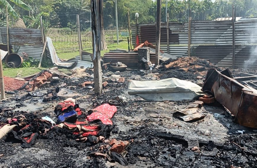 রণক্ষেত্র মঙ্গলখালী: খালেদ আহমেদ হত্যার প্রতিবাদে উত্তাল জনতা, অভিযুক্তদের বাড়িতে অগ্নিসংযোগ