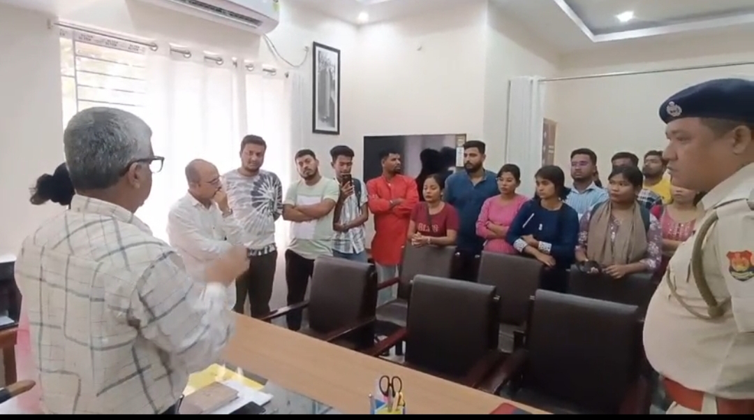 ওবিসি ছাত্র ছাত্রীদের স্কলারশিপ বকেয়া, প্রতিবাদে ওবিসি কল্যাণ দপ্তর ঘেরাও, কেন্দ্র থেকে বরাদ্দ আসছে না